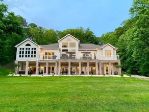 🔥ULTIMATE Lakefront Getaway | 7,000 SqFt🌅Sunset Views🌅Hot Tub Flat Lot+ 10BR! - Image 4