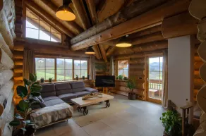 Beautiful wooden house with mountain views - Image 4