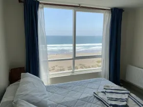 Beachfront Spectacular New Apartment sleeps up to 8 - Laguna del Mar - Image 4