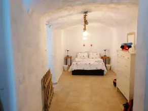 Cave with private pool - Image 4