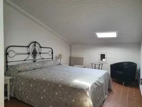 House with space, lots of light and charm - Image 5