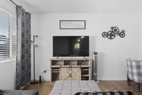 The Cozy Rustic Sequoia Wi-Fi & 2 Garage - Image 4