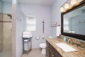 Cute cottage, close to everything Anacortes has to offer. Discounts available - Image 4