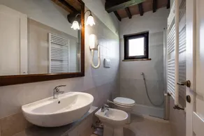 Agriturismo \"Rosaspina - Apartment 3\" with Shared Pool and Garden - Image 2