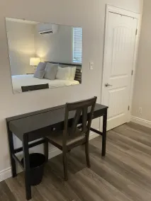 Water's Edge: Idyllic Waterfront Cottage - Image 4