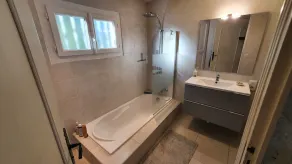 4 Bed Villa - Sleeps 8 - Pets - Pool - Parking - Image 2
