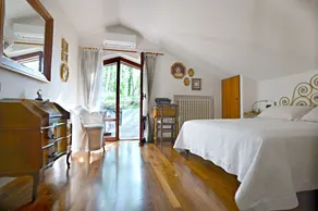 Villa in a fairytale little wood - Image 5