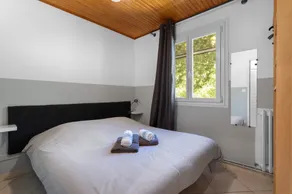 Holiday Home 5 with Mountain View and Shared Pool - Image 3