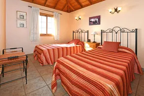 Holiday home for 6 people with private pool - Image 5