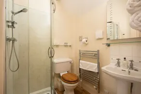 Shepherds Retreat - Self catering accommodation sleeping 4 guests in 2 bedrooms - Image 2