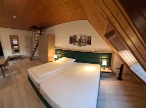 W4, apartment with air conditioning, 2 bedrooms with 4 single beds. - Image 4