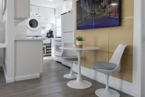 The Cosmo Suite at LA EXPO INN - Image 4