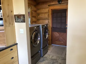 Cozy Custom Log Cabin Nestled within Mile High Estates - Image 4