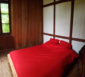 Chalet in the heart of a park - Image 3