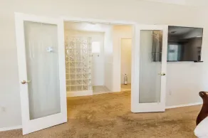 Huge Private Guest suite w/ jet tub in great neighborhood near attractions - Image 2