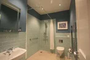 Luxurious cottage, accessible & pet friendly, beautiful location, stunning views - Image 2