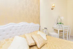 Vatican Empire - Classic Room - Image 4