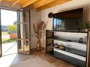 Country property on the outskirts of Arles - Image 2