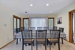 Belle maison, bain à remous, foyer au bois, salle de jeux, lac, près de Camelbeach! - Image 5