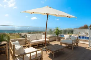 Beachfront Apartment with Balcony and Rooftop Pool - Image 4