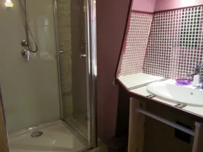 LILAC suite badeværelse og toilet PRIVATE - Image 3