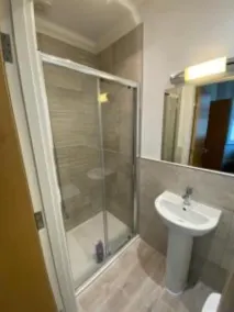 One Minute To Beachfront Bournemouth 3-Bedroom 3-Bathroom With Free Parking - Image 5