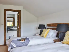 Bedövning Barnomvandling med Inomhuspool, lugn miljö, kustnära läge. - Image 4