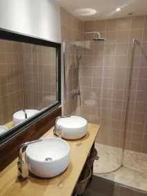 Self-contained accommodation, private grounds, jacuzzi, near Avignon, Nîmes, Arles - Image 2