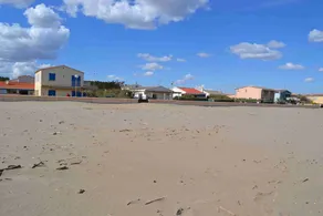 VILLA beachfront with terrace and garden - Image 3