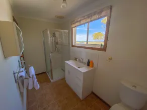 Spectacular ocean, mountain and farm views at Karinya Beach House - Image 5