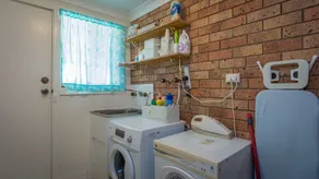 Large comfortable house just a stones throw from the beach. Pets welcome! - Image 3