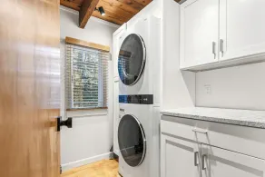Kilbourne Lodge ︙ Cozy Mid-Mod ︙ Fireplace ︙ Ski Shuttle - Image 3