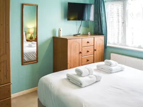 2 bedroom accommodation in Stalham - Image 4