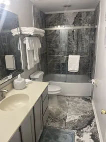 3 - 2.5 home  Modern Delight  fully equipped kit., fast Wi-Fi, all rooms upstrs - Image 3