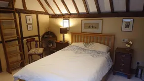 17th Century 2-Bed Sleeps 4 Free Parking - Image 5