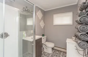 Beautiful home that is quiet, private and secluded. Close to everything! - Image 2