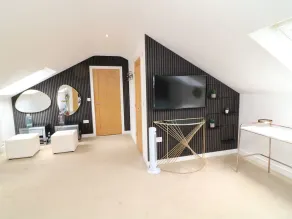 Lincoln 4-Beds Sleeps 13 Hot Tub & Pet Friendly - Image 2