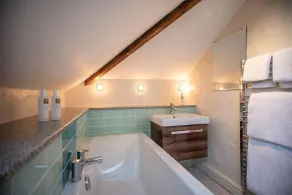 A cottage that sleeps 2 guests  in 1 bedroom - Image 2