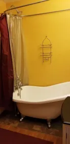 Historic Victorian Inn Gold Suite - Image 3