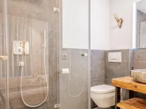 Freistehend mit viel Platz und Wellness im Haus - Image 4