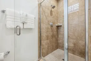 T21 Newly Renovated Lux Villa with Fountain View - Image 4