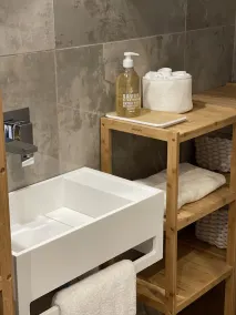 Studio Idéal Pour un Couple à 100m D'une Rivière - Image 3