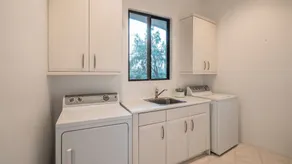  Fallbrook by AvantStay | Rooftop Deck + Pool + Putting Green | Sunset Mtn Views - Image 3