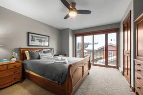Spacious multi level 3 bedroom + den townhouse, close to Morrisey lift - Image 5
