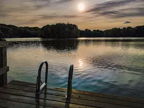 Luxury Lakefront: Hot Tub, Fireplace, Pet Friendly, Arcade, Watercraft, + more! - Image 2