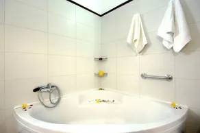 Nye moderne hus med privat pool, tæt på byens centrum og strand - Image 4