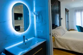 La Serrería-Premium Suite Apartments & Private Jacuzzi - Image 4
