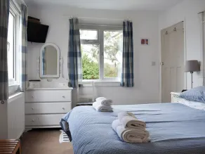 3 bedroom accommodation in Elmer, near Middleton on Sea - Image 3