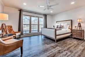 》Stunning Memphis Lake Front Home/Lakeview Escape w/ Spacious Layout!《 - Image 2