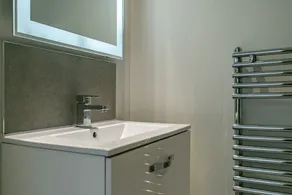 Executive Apartment Close to Train Station - Image 2